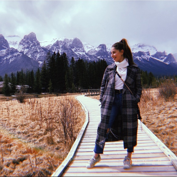 Meet your Posher, Isabella - Picture 1 of 1